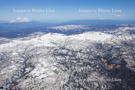無意根山とニセコ連峰　空撮
