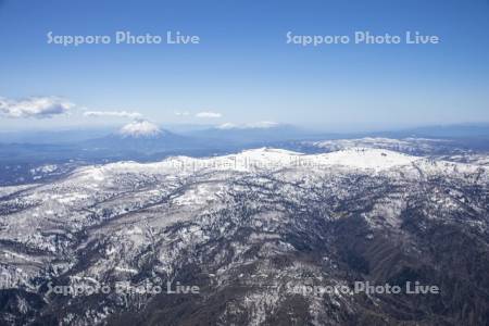 無意根山と羊蹄山とニセコ連峰　空撮