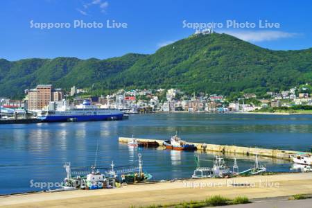 函館山と函館港の夏風景
