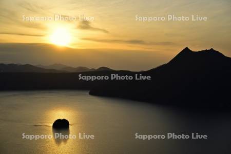 摩周湖の夜明け