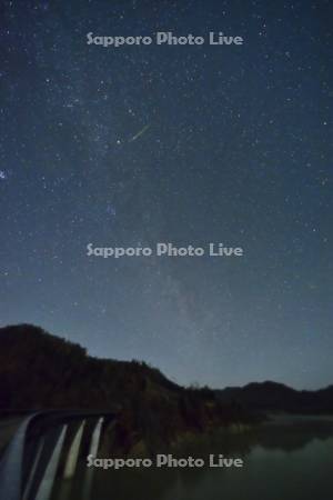 庶路ダムと星空