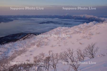 藻琴山の樹氷と屈斜路湖の雲海