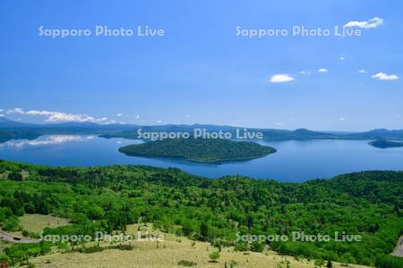 美幌峠から望む初夏の屈斜路湖