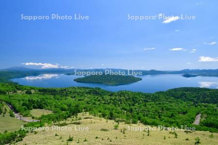 美幌峠から望む初夏の屈斜路湖
