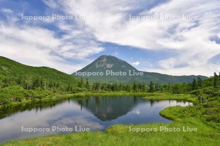 羅臼湖三の沼と羅臼岳
