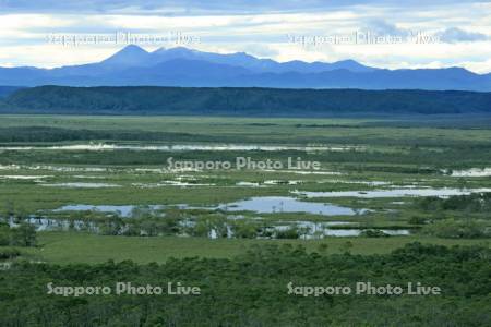 細岡展望台から釧路湿原と釧路川と雌阿寒岳