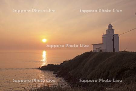 納沙布岬の日の出と納沙布岬灯台
