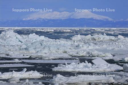 オホーツク海の流氷と知床半島