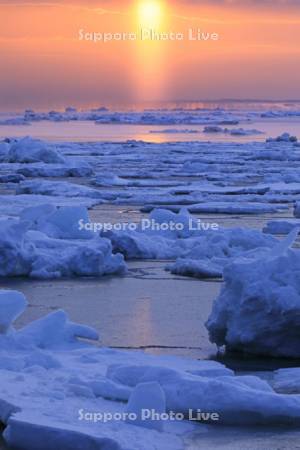 オホーツク海の流氷とサンピラーと蜃気楼