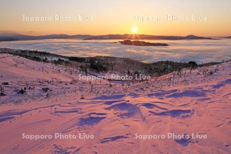 美幌峠から雲海の屈斜路湖と日の出