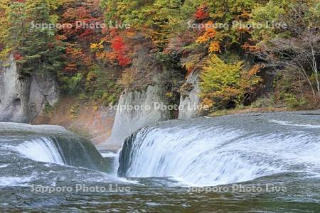 紅葉と吹割の滝