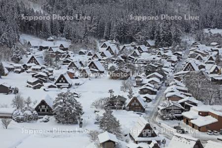 萩町城跡展望台から雪の白川郷の萩町集落　世界遺産