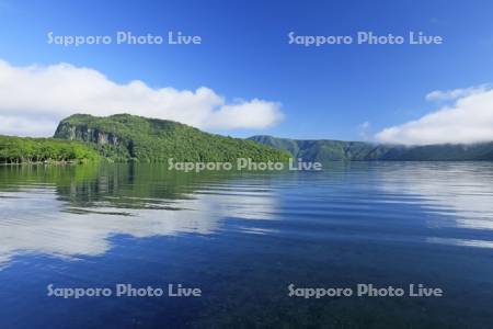 初夏の十和田湖