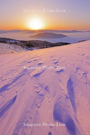 美幌峠から日の出の屈斜路湖