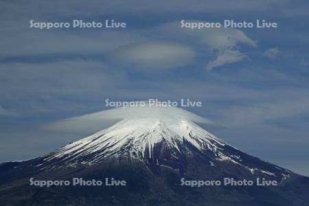 二十曲峠展望台から富士山と笠雲・世界遺産