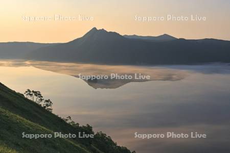 第三展望台から霧の摩周湖の朝