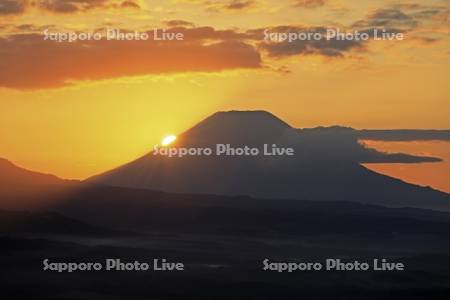 磯谷高原から日の出と羊蹄山