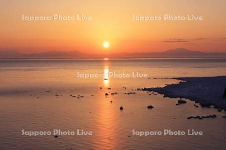能取岬より知床半島からの日の出