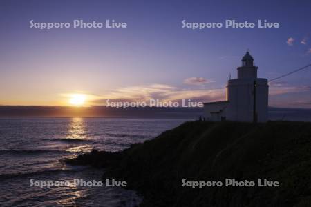 納沙布岬灯台と納沙布岬の日の出