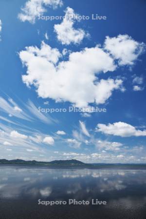 サロマ湖と雲