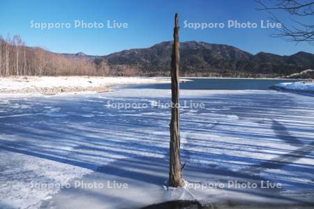 糠平湖の初冬