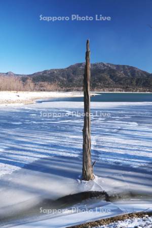 糠平湖の初冬