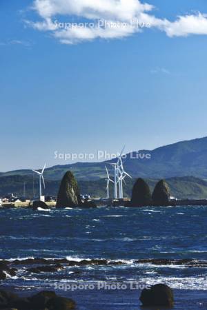 三本杉岩と風力発電
