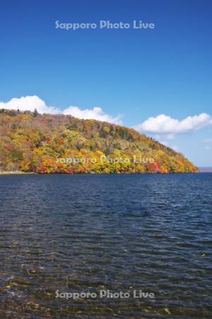 屈斜路湖と和琴半島の紅葉