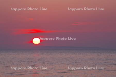 天売島と日本海の日没