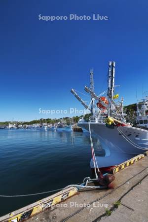 花咲港とサンマ漁船