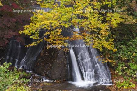 ラルマナイの滝の紅葉