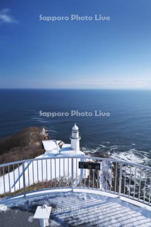 地球岬とチキウ岬灯台の冬