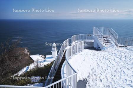 チキウ岬灯台と地球岬展望台の冬