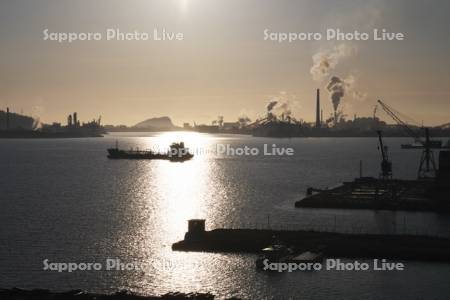 室蘭港と日本製鉄の朝