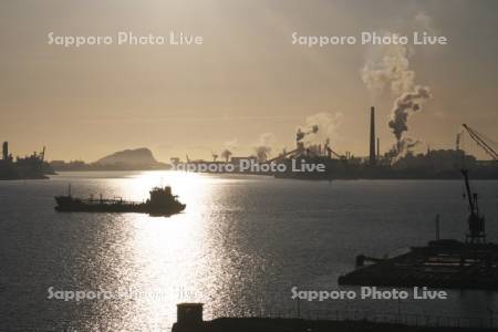 室蘭港と日本製鉄の朝