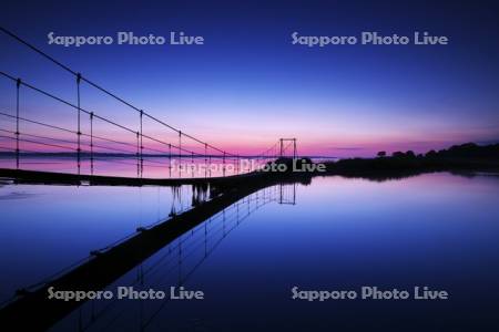 サロマ湖とサンゴ岬の吊り橋の朝