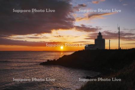 納沙布岬灯台の日の出