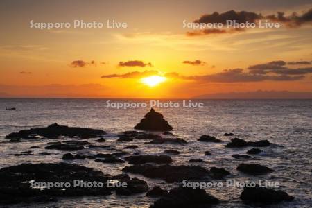 白神岬の日の出と津軽海峡