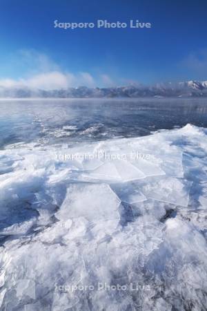 屈斜路湖と寄せ氷とフロストフラワー