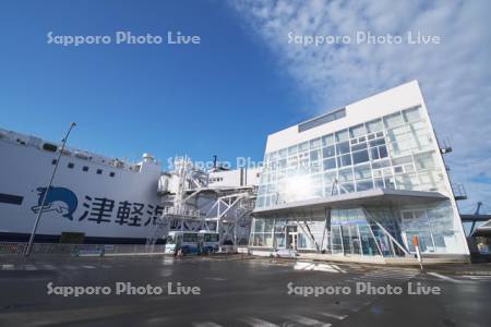 青森港のフェリーターミナルと津軽海峡フェリー