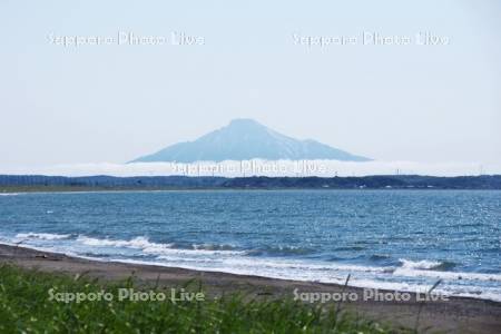 利尻島と宗谷湾と風力発電