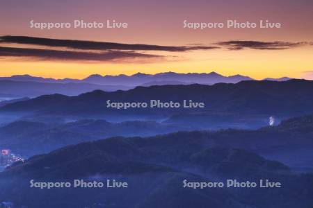 十勝岳連峰と神威岳の朝