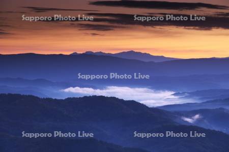 神威岳の朝と大雪山と雲海