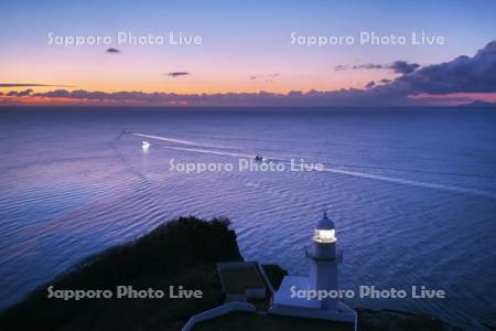 地球岬とチキウ岬灯台の朝