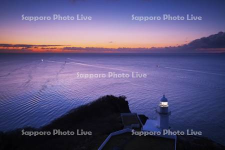 地球岬とチキウ岬灯台の朝