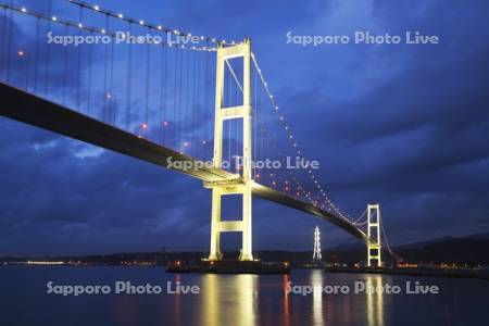 白鳥大橋と室蘭港の夜景