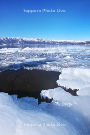 屈斜路湖のフロストフラワーとしぶき氷