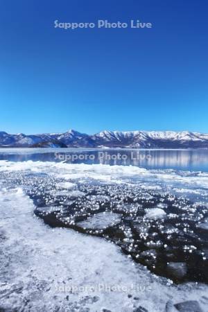 屈斜路湖の寄せ氷とフロストフラワー