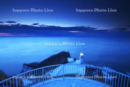 地球岬の朝とチキウ岬灯台