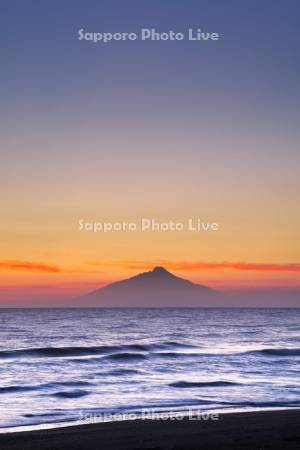 利尻島と日本海の夕景